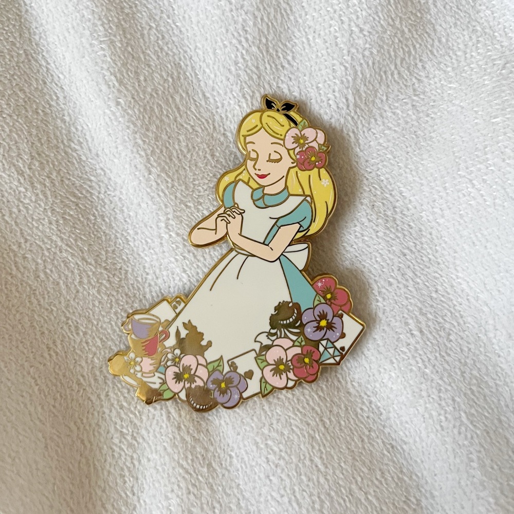 💙SOLD💙Fantasy dream pin Alice